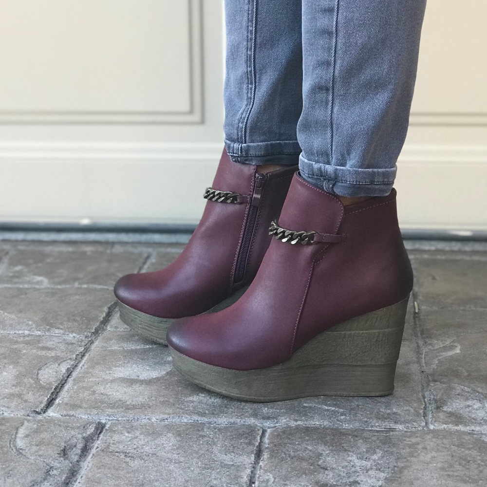 NIB Red Wine Chain Platform Wedge Ankle Boots - Picture 2 of 7